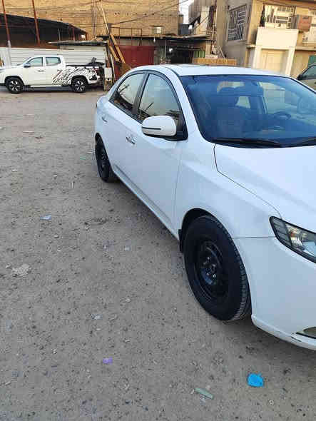 سلام عليكم كيا سيراتو موديل ٢٠١١ خليجي تحكم ستيرن جهتين شاشة كبيرة فتحة سقف حساس خلفي كير اوتو وعادي ٦ نمر محرك ١٦٠٠ دوش ماشية ١٥٣ الف كم سنتر لوك تخم تاير صدر جديد محرك جديد كير جديد بلاد السعر ١٠٥ العنوان بغداد باسمي مامتواجد على الفيس رقم الموبايل *********** بيها نصف صبغ باب فقط اثر شخطة والباقي مكفوووول
