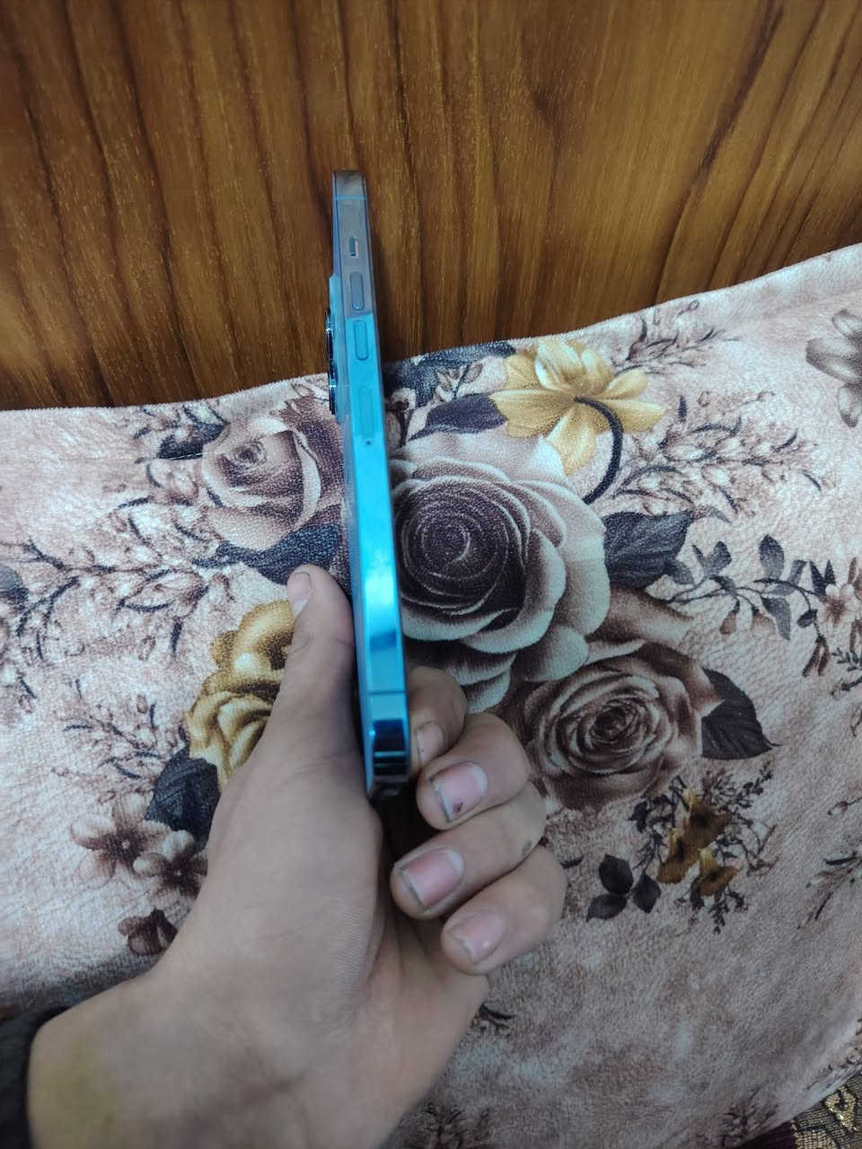 ايفون 13برو ماكس
جهاز جديد ونضيف من كلشي 

البطاريه 84

ذاكره 256

سعر 700

رقمي ***********
