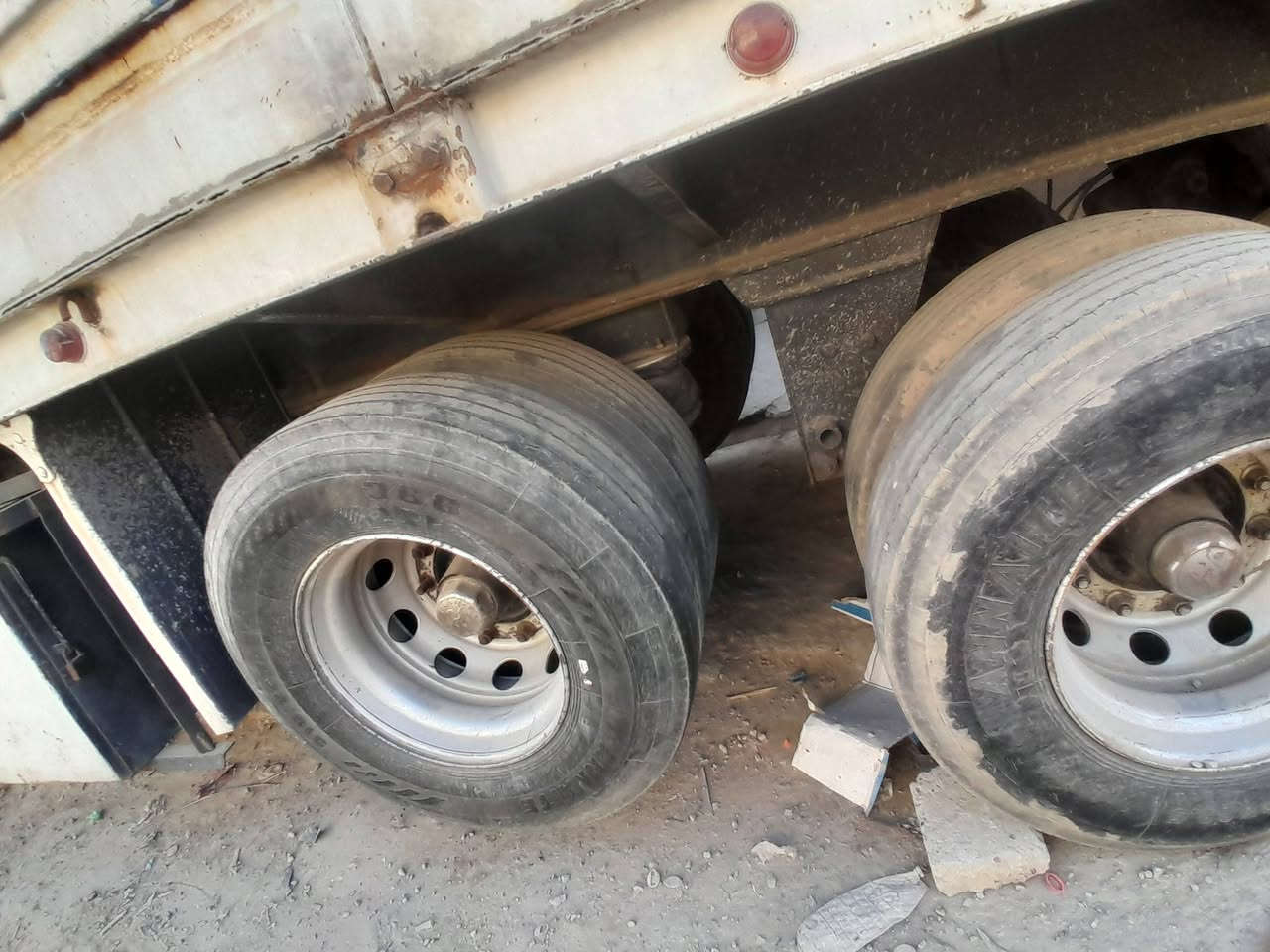 عربانه عمل شاصي ١٦ دناكير صيني ١٤ مكفوله عامه مكانها بغداد تخم تاير طوله ١٢ ونص ارتفاع ١٧٥ اسعر ١٣٥ وبيه مجال ***********
