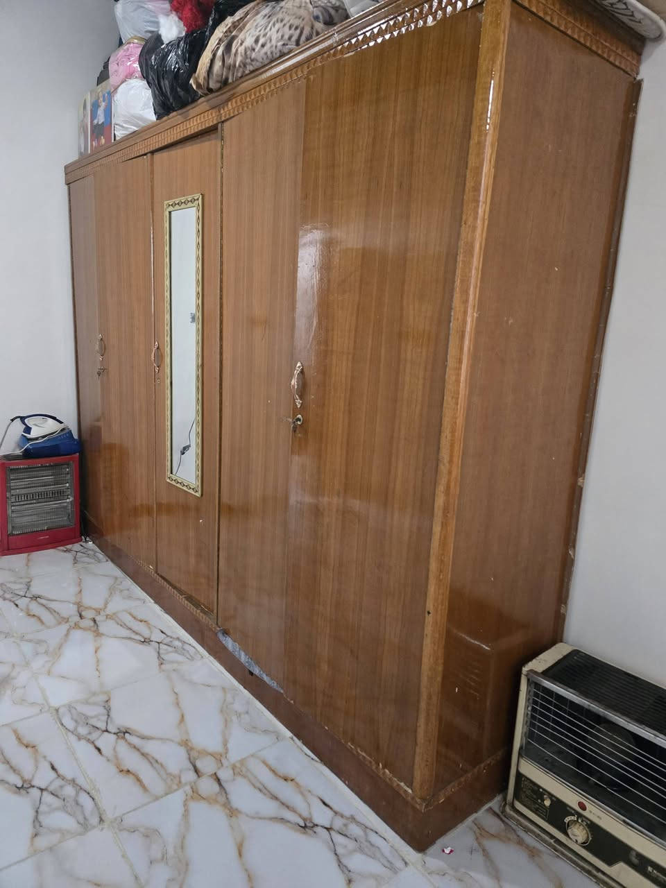 للبيع كنتور ٢٠٠..الف اي ستفسار اتصل ***********
