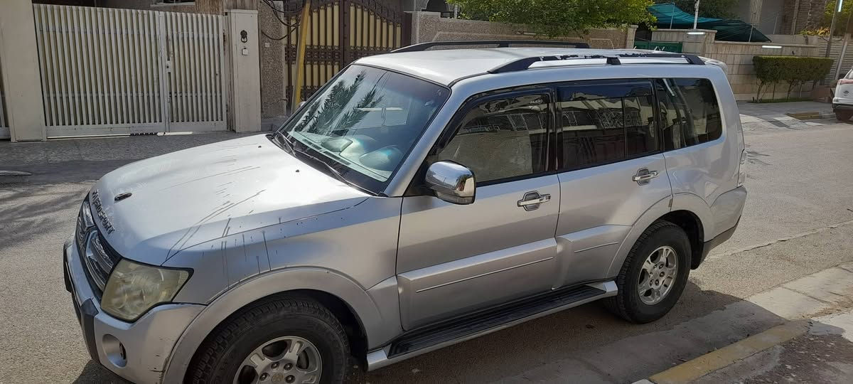 السلام عليكم  باجيرو للبيع ٢٠٠٨ بدون صبغ بيها طخة بالجاملغ ليمنى و اكع على البنيد والجاملغ نقاط  ما اعرف شنو كير مكينة تمام والسيارة جاهزة مكاني البلديات *********** واتس بغداد, العراق
