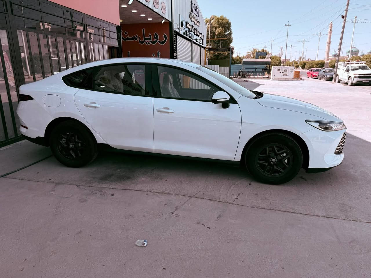 للبيع BYD كن بلص 2025 مرقم بغداد

سياره مال بيت زيرو ،ماشيه بس 1000 كم 

كفاله عامه من الصبغ والشخط سونار وياها

مواصفات كامرا خلفيه ورادار خلفي ،داخل

 جلد زيتوني شاشه وبصمه وكارت تشغيل وصندوق ريمونت وتشغيل عن بعد ،كير طيارة ،هاند بريك كهربائي ومواصفات هواي

 شاحن اصلي، منفاخ فوم، ماسحات ، بدله طوارئ ومثلث وهوك ،(كير ومحرك وتبريد وحداديه مكفوله سونار)

السعر  18مليون و 800
 اتصال واتساب  ***********
