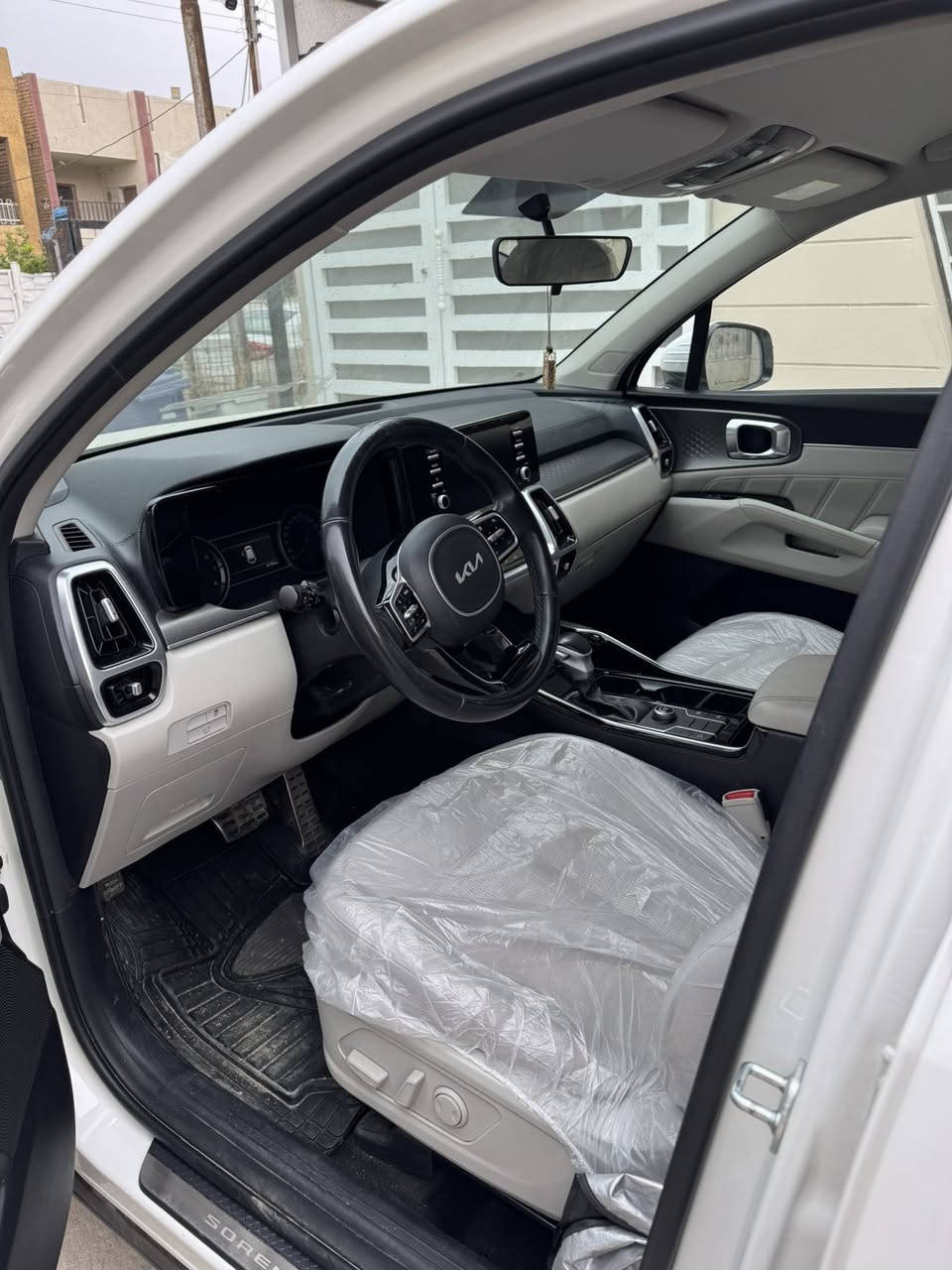 سورنتو 2022 خليجيه مكفوله
4 سلندر محرك 2500 Mpi 
ضمان الشركة الدوليه العراقية 
رقم بغداد بأسمي
7 راكب 3 قطع تبريد
عنواني بغداد الكرخ 
السعر 250 
***********
