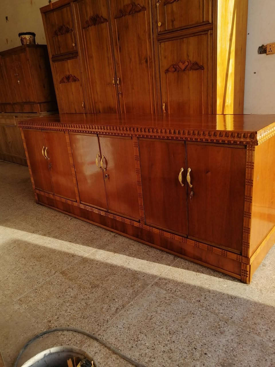 بوفيه مستعمله شي قليل حطاط ٢ متر ونص ب ١٢٥
كنتور ٤ باب 260
٣باب 220
٢ باب 150
بوفيه جديد غير مستعمل ٢ متر ب ١٢٠
٢متر ونص ب ١٣٠
العنوان بعقوبه كاطون الرازي شارع ابو رباح مزاد ابو كرار الغريباوي ***********
