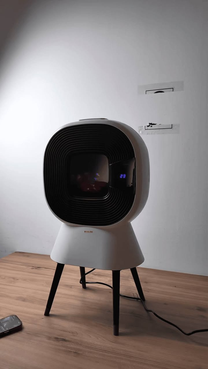 صوبة ذكيه كهربائي سمارت 
دفاية ذكية متعددة الوظائف (دفاية + سماعة + مبخرة + عرض لهب ديجيتال)
السعر 65,000 الف
للطلب والاستفسار ***********
متوفره بلونين رصاصي وابيض 

الاستخدامات

تمنحك أجواء شتوية فاخرة تجمع بين الدفء، الرائحة العطرة، والموسيقى الهادئة في منتج واحد.

مثالية لغرف الجلوس، غرف النوم، المكاتب أو الصالونات لإضافة جو مريح ودافئ.

يمكن استخدامها كقطعة ديكور أنيقة بفضل تصميمها العصري وتأثير اللهب الجمالي.

مثالية للجلسات المسائية أو لحظات الاسترخاء مع إضاءة اللهب والموسيقى والعطر.

المميزات

نظام تدفئة فعّال بقدرة 2000 واط بتقنية PTC Ceramic لتوزيع الحرارة بسرعة وأمان.

تأثير لهب واقعي ثلاثي الأبعاد يضيف لمسة فخامة ودفء بصري للمكان.

سماعة بلوتوث مدمجة بصوت نقي وواضح لتشغيل الموسيقى من الهاتف أو أي جهاز آخر.

مبخرة داخلية مخصصة للزيوت العطرية أو البخور لتمنحك رائحة جميلة وانتعاشًا في الجو.

شاشة رقمية LED لعرض درجة الحرارة والتحكم بسهولة.

وظائف متعددة بزر واحد لتبديل الوضع بين التدفئة، الإضاءة، أو تشغيل الصوت والعطر معًا.

نظام أمان ذكي مع فصل تلقائي عند السقوط أو ارتفاع الحرارة.

مؤقت تشغيل تلقائي (من 1 إلى 12 ساعة).

تشغيل مباشر على الكهرباء 220 فولت بدون الحاجة لشحن.

تصميم أنيق بلون أبيض وأسود يناسب الديكورات الحديثة.

محتويات الصندوق

دفاية ذكية متعددة الوظائف (دفاية + سماعة + مبخرة + عرض لهب).

قاعدة الأرجل + براغي التثبيت.

دليل الاستخدام..

الملاحظات

الجهد الكهربائي: 220V – 50Hz

الطاقة: 2000W

للطلب والاستفسار واتساب ***********
