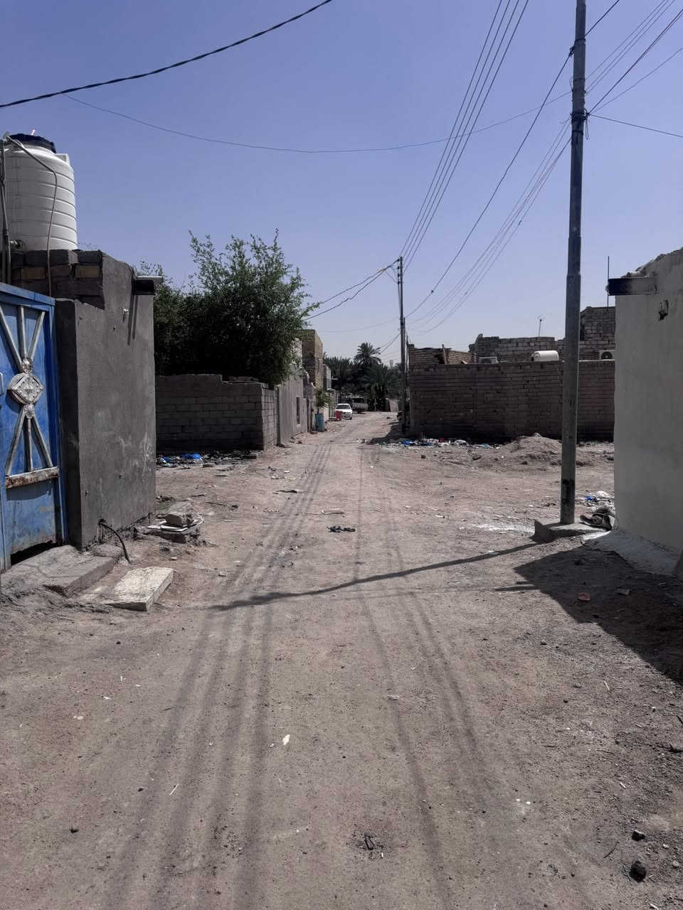 يالله.  بيت زراعي مساحه 100متر  غرفه ومطبخ وصاله ودوانيه وصحيات متوفرا بي كافه الخدمات وبي وصل مال تطويب ناحيه السديانوية شارع البانزين خانه السعر34 وبي مجال قابل لتفاوض رقم الهاتف ***********
