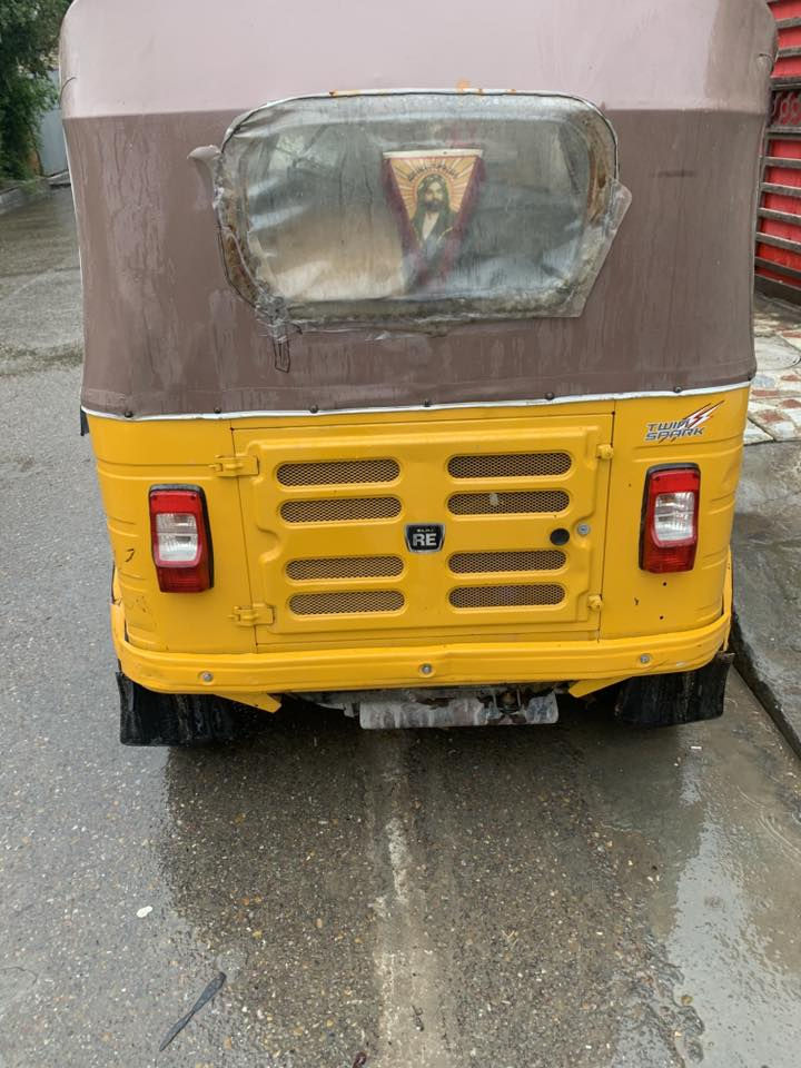 سلام عليكم تكتك مديل 19 شهر 12 داخلة ب20 تكتك كفالة عامة لاضربة ولا صبغ ولا تعمير كفالة عامة لسعر 7200 وبيها مجال مكاني بغداد العبيدي  للستفسار والاتصال ***********
