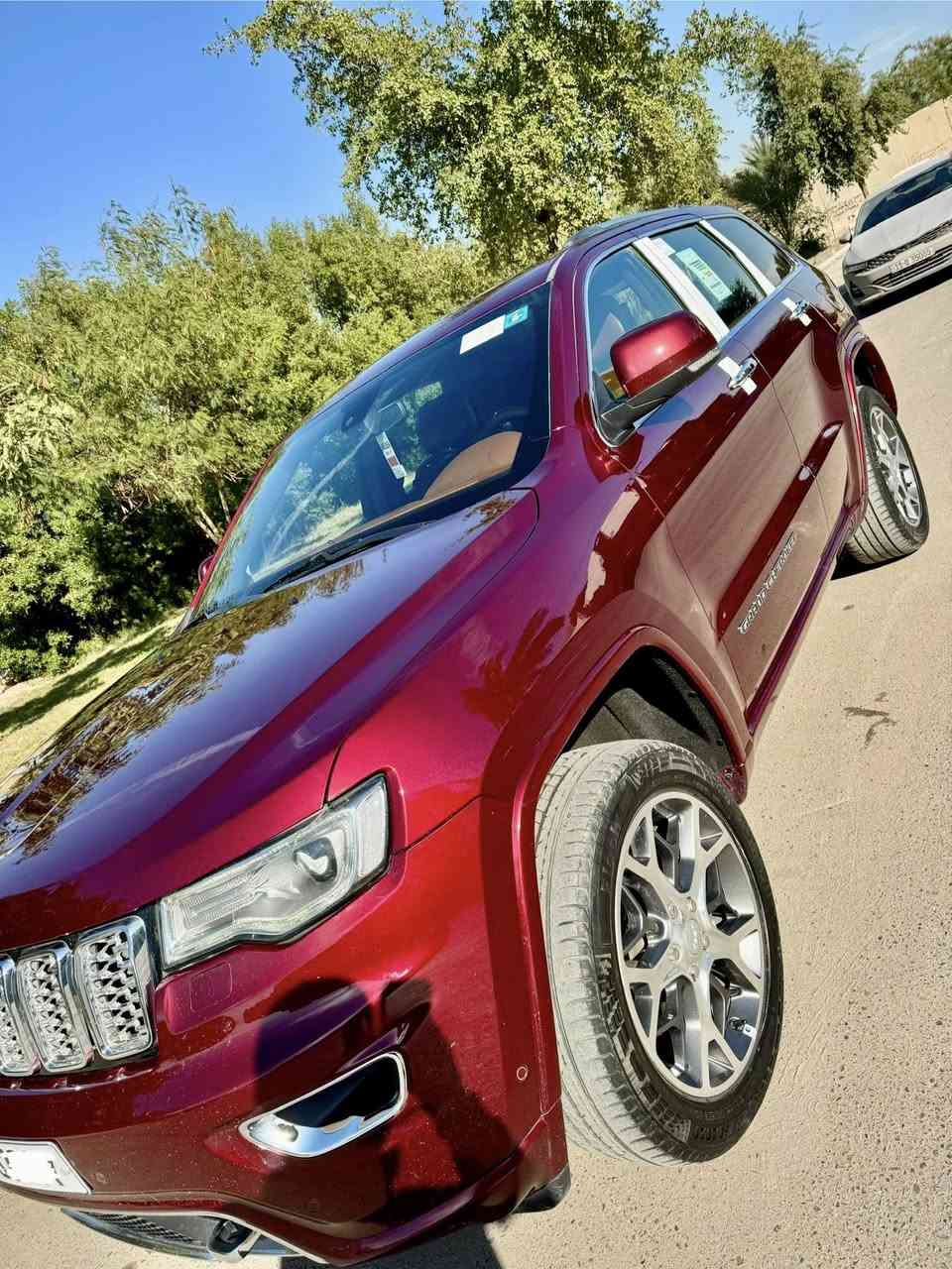 السلام عليكم جيب 2020 خليجي وكالة ليث العبيدي مكفولة كفالة عامة اوفرلاند اعلى فئة السيارة جديدة جداً موصفات بانوراما كشنات جلد تدفئة تبريد كشنات كهرباء داخل قرميدي دشبول قرميدي بصمة دخول ذكي صندوق كهرباء ٦ سلندر شاشة كبيرة كامرة خلفية حساسات امامية خلفية مانع اصطدام ماوس تحكم وضعيات قيادة فور ويل شاشات خلفية كشنات حضن وباقي الموصفات المعروفة السيارة من الزيرو عندي صارلها 5 سنوات  السعر 310 وبيها مجال حك الجية المكان بغداد السيدية رقمي ***********
