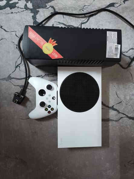 أكس بوكس سيريس أس 
النضافة: 90% 
الذاكرة:512
عدد الجوستك:1
مع بطاريات شحن عدد:2
مع جهاز يو بي أس بقدرة 850VA
مع سماعة رأس 
مع حساب كيم باس لمدة شهر 
مع جميع ملحقاته الاصلية كما موضح في الصورة
السعر: 375 ألف دينار 
العنوان: البصره شط العرب اليوبه
رقم الهاتف: ***********
