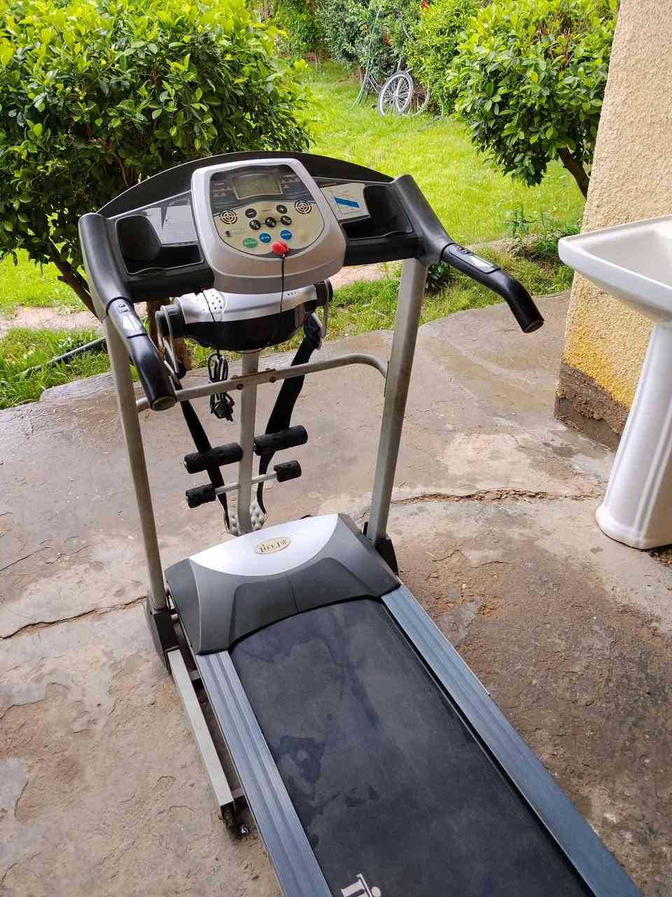 السلام عليكم،، يوجد جهاز جري للبيع استعمال قليل نقص كارت السعر200الف و بيه مجال العنوان بغداد 17سويب للاستفسار الاتصال على الرقم***********او الاتصال على الواتساب نفس الرقم
