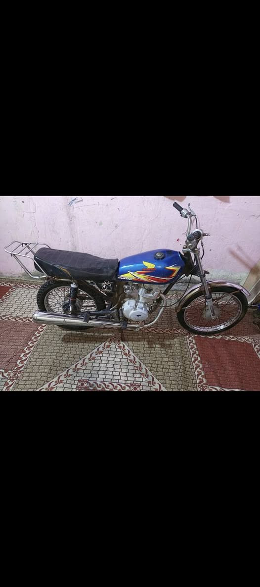 سلام عليكم دراجه ايراني ادوات مكفوله كفاله عامه موجود رقم شاصي وذا تريد اتاكتب وياك  دراجه معدل وشلعه مكينه خرسه دبلات جدد أمامي خلفي ... سعره ٢٥٠ وبيه مجال الشراي بكاني بصره ٥ ميل رقم ***********
