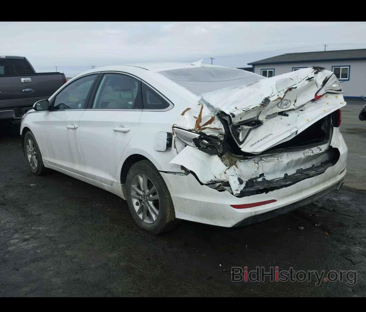 السلام عليكم 🤝  

🚗 هيونداي سوناتا 2017  
🔹 محرك 2400  
📺 شاشة  
📷 كاميرا خلفية  
🎮 تحكم بالستيرن  
🛣️ مثبت سرعة  
⚙️ وضعيات قيادة  

📏 الممشى: 56 ألف ميل فقط  

📸 صور الحادث مرفقة بالإعلان  

🔢 رقم بغداد الجديد  

السعر اكتب تم يوصلك خاص📩

📞 للاستفسار: ************
