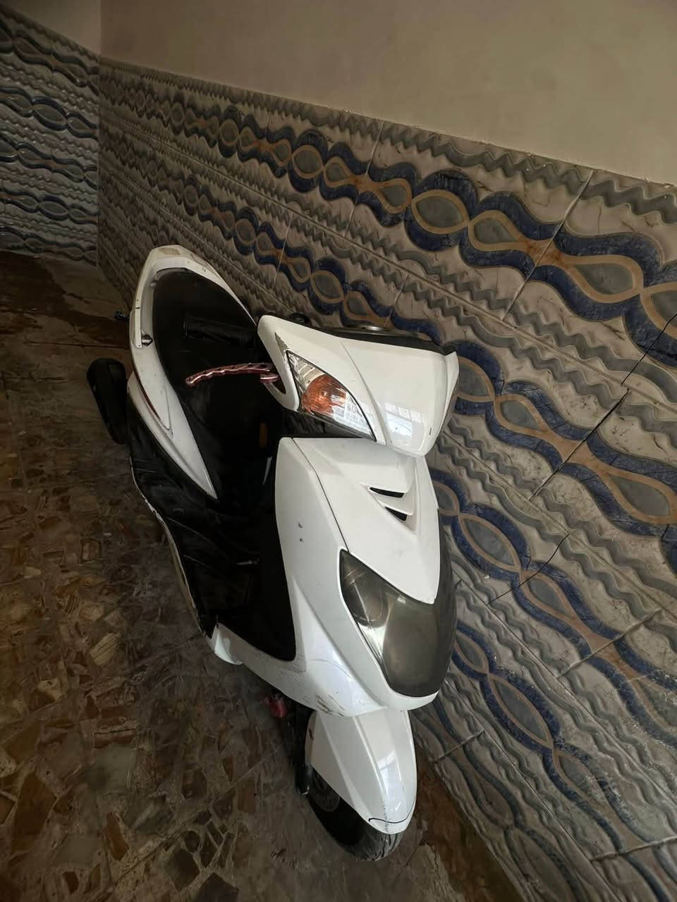 سلام عليكم سكنس فحل كوري كابريتر
الدراجه بيها نقوصات بسيطه  الكهربائيات كله شغاله معاده السلف ماعرف شبي الدراجه خرسه مفتوحه مره وحده دبلاته نص عمر شلعه ومعدل خير من الله العنوان بغداد البنوك الرقم *********** اتصال او واتساب
السعر 475 وبيها مجال حك الجيه
