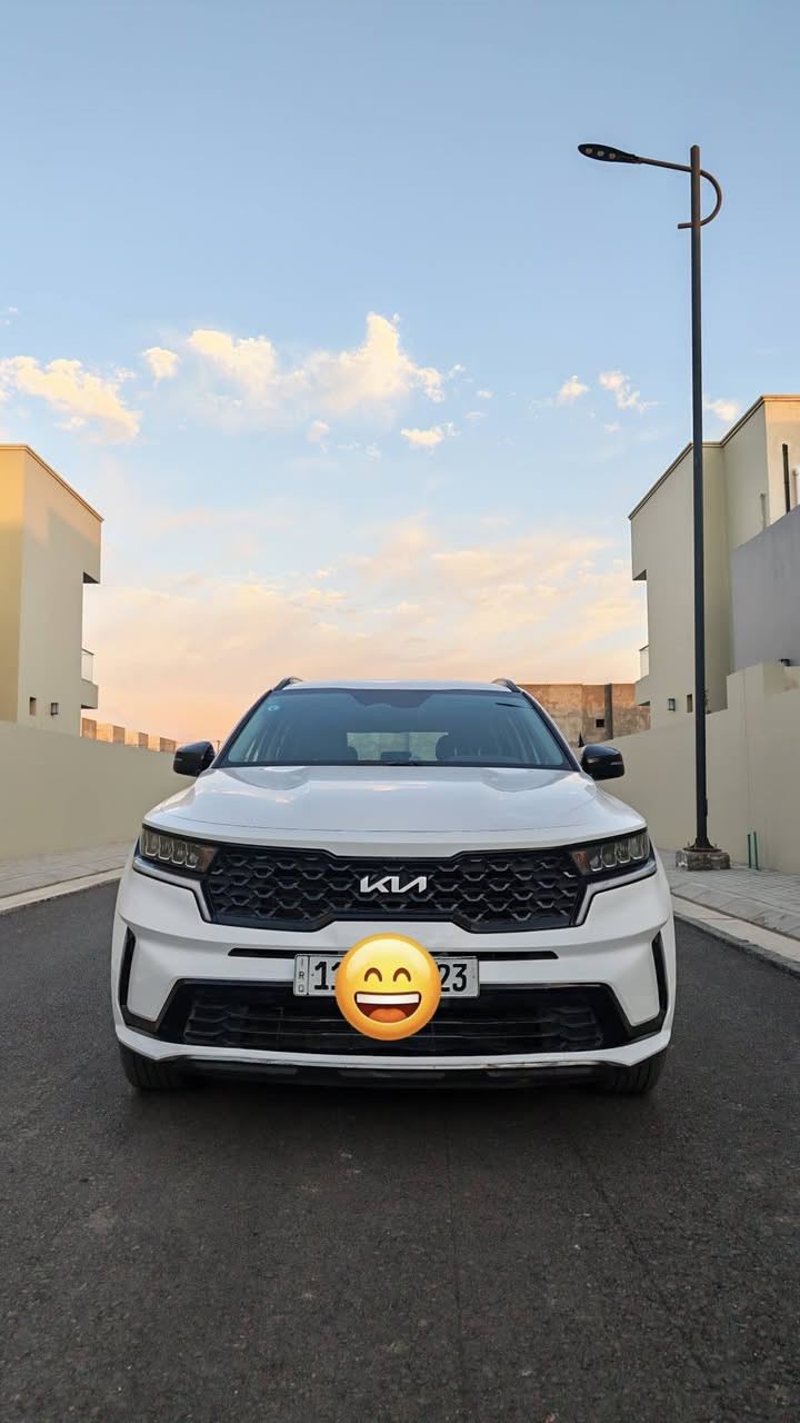 السلام عليكم سورنتو 22 وارد امريكي  رقم بغداد سبعة مقاعد اربعة سلندر محرك GDI    2500 ماشية 24 الف قابل للزيادة حادث بسيط جدا موضح بالصور السيارة نص فول السعر 235  
ممكن الاتصال على الرقم ***********   يوجد وتس اب
