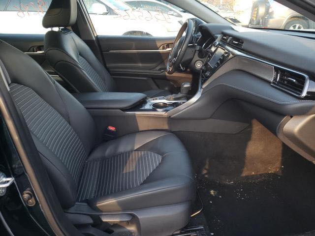 السلام عليكم 
كامري وارد موديل 2020 
ماشية 100 الف كيلو متر 
الفئه SE 
فور ويل 
كشنات جلد تدفئه 
هند بيرك كهرباء 
ستيرن هيتر 
شاشة العداد دجتل 
الضرر فقط بنيد مبدل بلادي 
صبغ هلال الجامع خلف السائق فقط 
ايرباكات سليمه بشرط
السعر 18700 $
مكان السيارة اربيل 
معرض المثنى 
رقم الهاتف ***********
