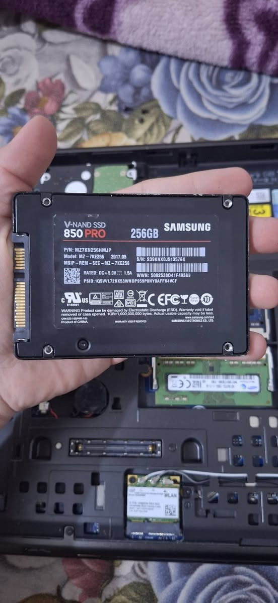 الملكـــة Dell Precision m6800 😍 للبيع 
المواصفات 
Intel Core i7-4700MQ 6MB Cache 
RAM :16GB DDR3
ssd 256GB SAMSUNG 850 PRO , HDD 320GB samsung
GPU : Nvidia Quadro k3100m
17.3Inch
فقط بطارية تعبانة تنطيك نصف ساعة او ساعة احيانا لكن مالتها الاصلية 97wh وتتصلح


**إذا كنت صاحب هذا الإعلان وتريد حذفه لأي سبب، رجاءا أرسل رسالة إلى الدعم الفني**