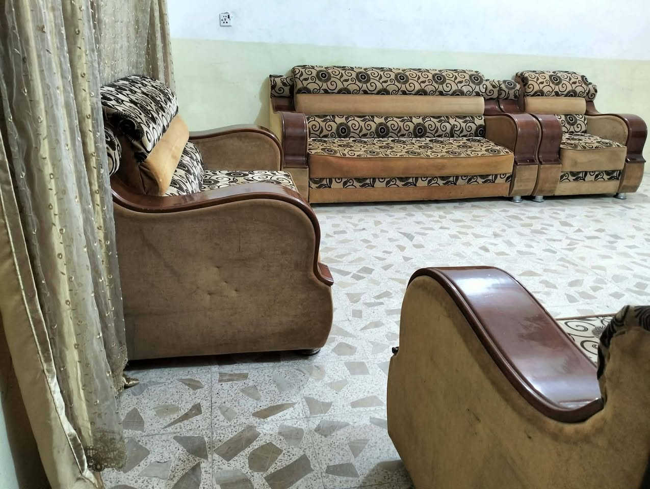 السلام عليكم توفرت جميع الديوان والتخومه جديد ومستخدم الاسعار داخل الصوره  العنوان بعقوبه يوجد توصيل اي استفسار خاص


**إذا كنت صاحب هذا الإعلان وتريد حذفه لأي سبب، رجاءا أرسل رسالة إلى الدعم الفني**