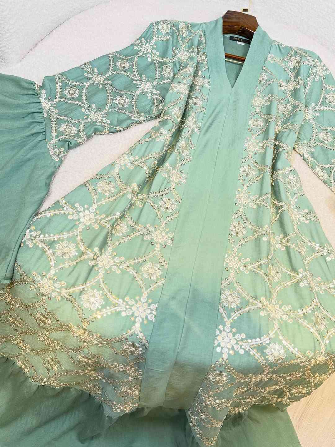 الــسعـر20الـف💛✨
القياسات(L,xl,2x,,3x)

للحجز و الاستفسار التواصل على الأرقام واتس اب 
***********
***********
***********
***********

توصيل بغداد  5000
توصيل محافظات  5000
