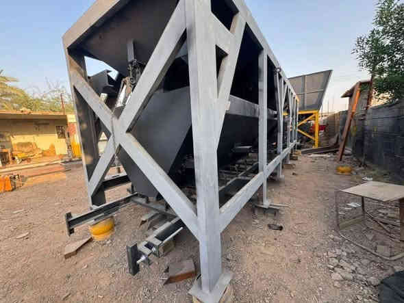 ورشة أبو غازي الهندسية
✅ اختصاصنا تصنيع معامل الكونكريت بنظام عالي الكفاءة

نقدّم لكم معمل كونكريت النظام الإيطالي – دبل قايش 
مصنوع من حديد أوكراني سماكات 8مم / 10مم / 12مم
ومتوفر بالحجام: 5 متر مكعب – 10 متر مكعب حسب طلبك

⸻

📌 مواصفات المعمل
 • سايلوات عدد 2 سعة 100 طن
 • *كبان سمنت 5 طن
 • *براين إسمنت تركي 10 إنج عدد 3
 • *سيطرة تشغيل شنايدر فرنسي – داخل كرفان 2×2
 • *كمبريسر هواء 550 لتر
 • *تانكي ماء سعة 36,000 لتر

⸻

🛡️ الضمان

✔️ ضمان تشغيل كامل للمعمل

⸻

📍 موقعنا
 • بغداد – باب الشيخ
 • أو زيارة الورشة في جرف النداف

⸻

☎️ للاتصال

***********/***********
