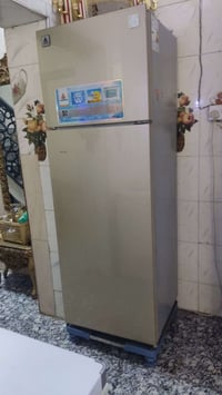 ثلاجه • نضيفه • للبيع
