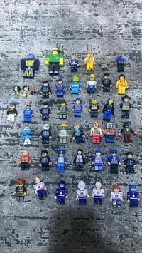 شخصيات ليغو • ٤٤ شخصية • مع اسلحة