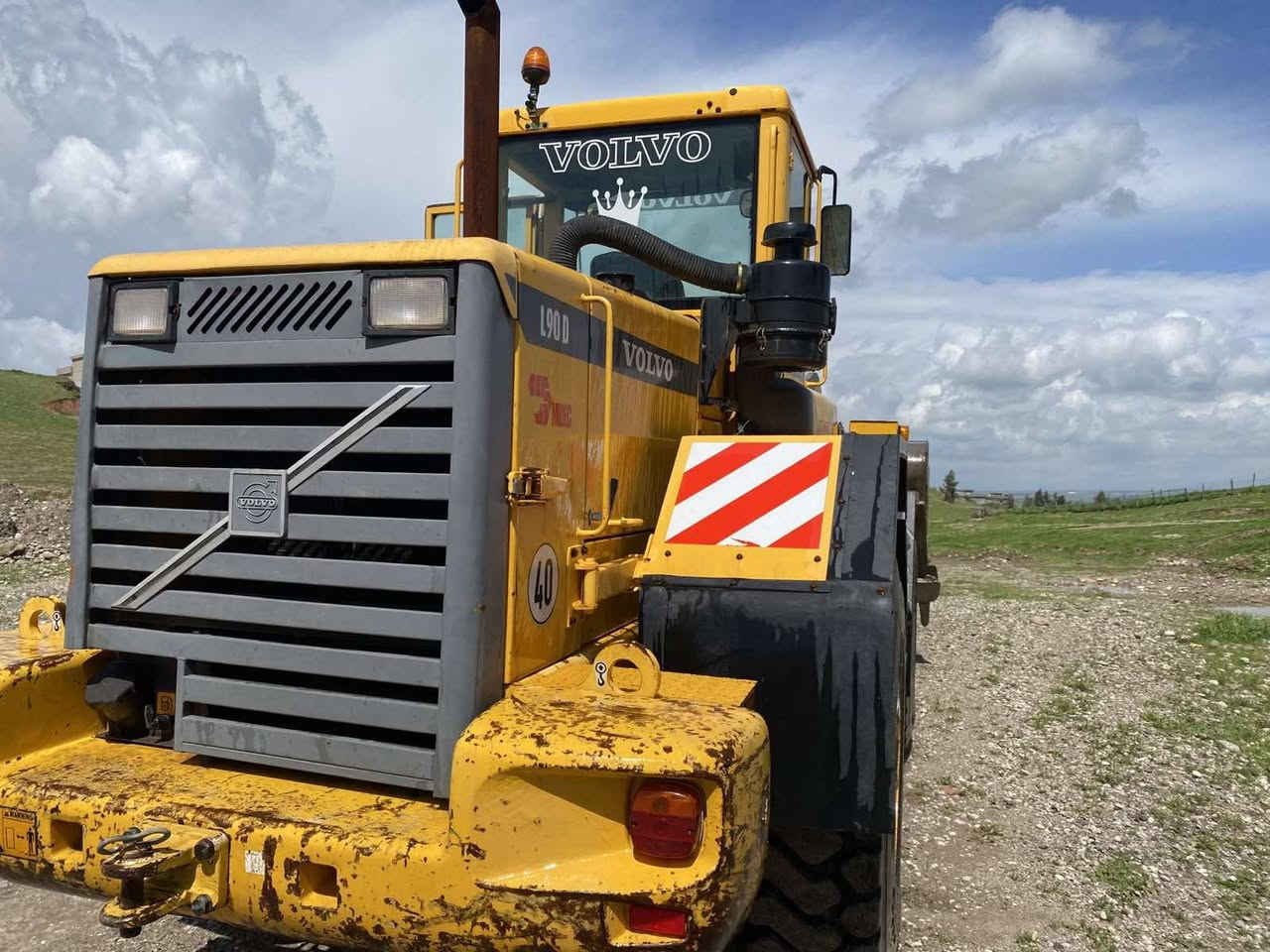 شؤفار ڤالڤؤ بؤ فرؤشتن للبيع حجم D90 موديل 2001
رقمو سناويه زؤر خوينه همو گيني بشرته 
رقم تليفون ***********8
