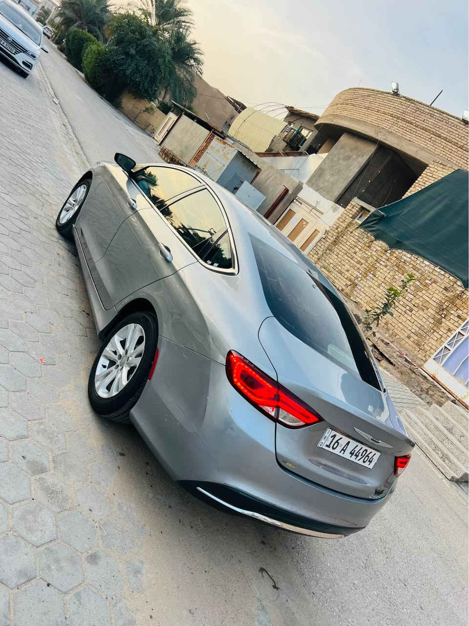 السلام عليكم 
للبيع سي200 
موديل 2015 
محرك 2400 رقم قادسيه بسمي 
- مواصفات السيارة 
- شفتات ستيرن
-دواخل ابيض ملكي
- لد امامي
- كشنات تدفئة
- بصمة تشغيل
- بصمة ابواب
- بصمة جنطة
- مانع انزلاق
- تحكم استيرن
- شاشة صغيرة
- وباقي المواصفات
السعر 98وبيها مجال قليل
سنوية لـ 2030 بسمي 
حادث السيار جاملغ وبنيد وباب بدون اي دواخل يعني3 قطع حادث السيارة هواي نظيفة واجمل من الصور
المكان النجف قرب مطعم الخيمه 
*********** النجف, العراق
