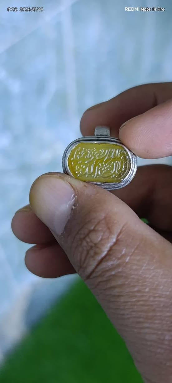 السلام عليكم اللهم صلي عل محمد وال محمد محبس شرف الشمس قديم ناعم القياس 20 21   المكان بغداد حي النصر لايوجد توصيل *********** السعر 35 الف
