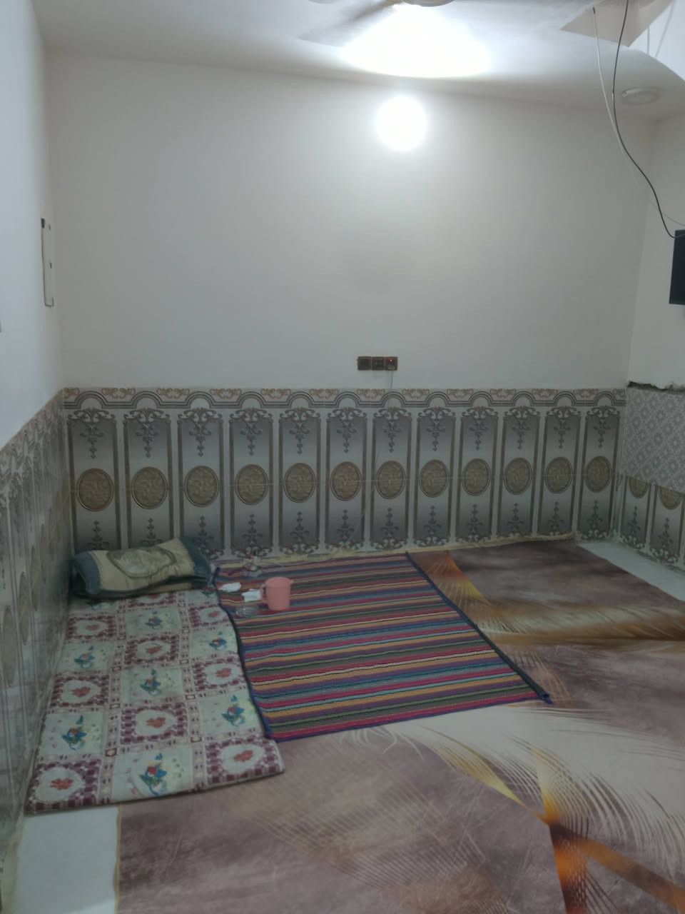 بيت للبيع المساحة 100 متر 📍الموقع جداً ممتاز كربلاء طويريج الحولي شارع  سواق توفي يتحوي على طارمه وستقبال وصاله ومطبخ وصحيات خارجية وغرفه نوم
 (سعر 55) 💰

📞 للاتصال على الرقم التالي 
📞***********
📞***********
