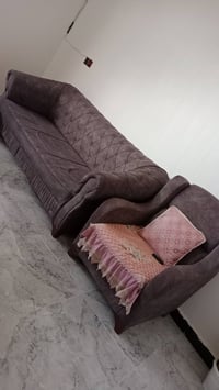 للبيع نظيف جدا وجديد ... ثنين كبار واربع كراسي 07803741146 ورديه خارج ...