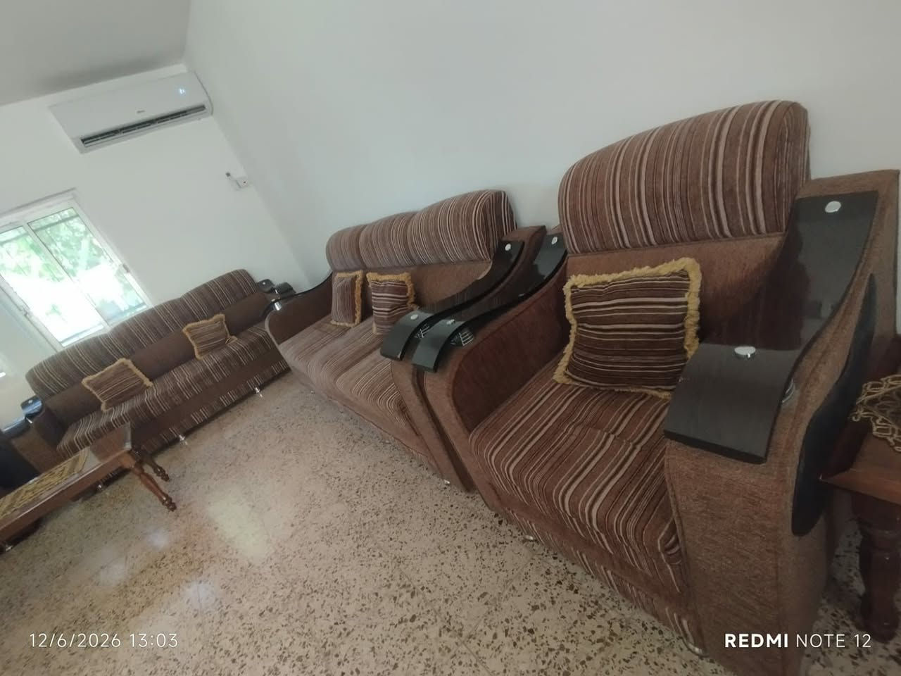 تخم قنفات ثمانيه مقاعد 
مع طبلات وحده وسطيه كبيره وأربعه صغار 
السعر ٢٢٠ الف 
العنوان عنه 
الشراي يتفضل على الخاص لطفاً 
مندوبة اغراض الي عنده اغراض يريد يبيعها يدزلي عالخاص أبيعها لكم بعمولة مناسبة


**إذا كنت صاحب هذا الإعلان وتريد حذفه لأي سبب، رجاءا أرسل رسالة إلى الدعم الفني**