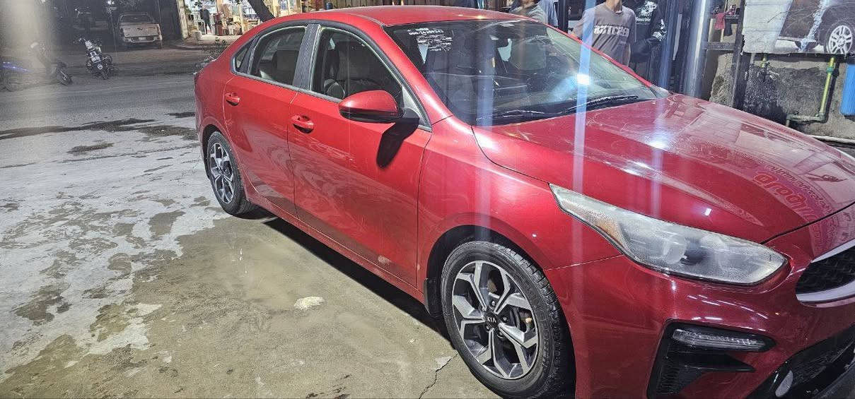 السلام عليكم   🇮🇶🇮🇶
كيا فورتي 2019 وارد امريكي 🇱🇷🇱🇷
محرك 2000 دوش 

الون ماروني مميز 🆗⚫️

المواصفات نص فول   🆕

تحكم ستيرن فول ✔️

شاشه حجم كبير  سمارت  🔲
قيادة ذاتيه 🔜
اوتو ستوب 🚦
تبريد شاشه بينانو 
وباقي مواصفات الفورتي المعروفه
كشنات  جلد مغلفه من عمان عند الاستيراد 

حادثهه باب خلفي جهه السايق وربع الجاملغ الخلفي فقط مال امريكا 
بالعراق مابيها اي حادث 

السياره ع ايدي من الاستيراد ب٢٠٢٠ لحد الان يعني كولشي ع ايدي  جانت ماشيه ١٤٥٠ ميل 
وحاليا ٥٤ الف ميل 

بانزين اديرلها فقط محسن ودهن مكينه رافينول حصرا الاصلي   

رقم بابل ألماني  سنويه ساقطه قبل شهرين  

ايرباك فقط مال برده 👆🏻👆🏻👆🏻

كير مكينه تبريد  مكفولات وصيانه كامله عليها من فيت بم بلكات مجاول بخاخات 
تخم تاير جديد وحداديه جديده 

السيارة ليبل واحد بدون تبديل اي قطعه فقط الباب الخلفي مال ضربتها من امريكا مبدل ومصبوغ 
باقي السياره قطعه وحده والبنيد ع كبسه الشركه  
صور الحادث مرفقه بالمنشور مع التقرير كامل  👁‍🗨
تحويل مباشر بأسمي السياره  ثاني يوم  🌐✅
موقع السيارة بابل حله 🇮🇶

السعررر👈🏻👈🏻👈🏻 ١٤٢ ورقه و بيها مجال بسيط 

متواجد فيس  واتس اب ***********

رابط تقرير السياره  https://en.bidfax.info/kia/forte/4145878-kia-forte-fe-lx-lxs-2019-red-20l-vin-3kpf24adxke119844.html
