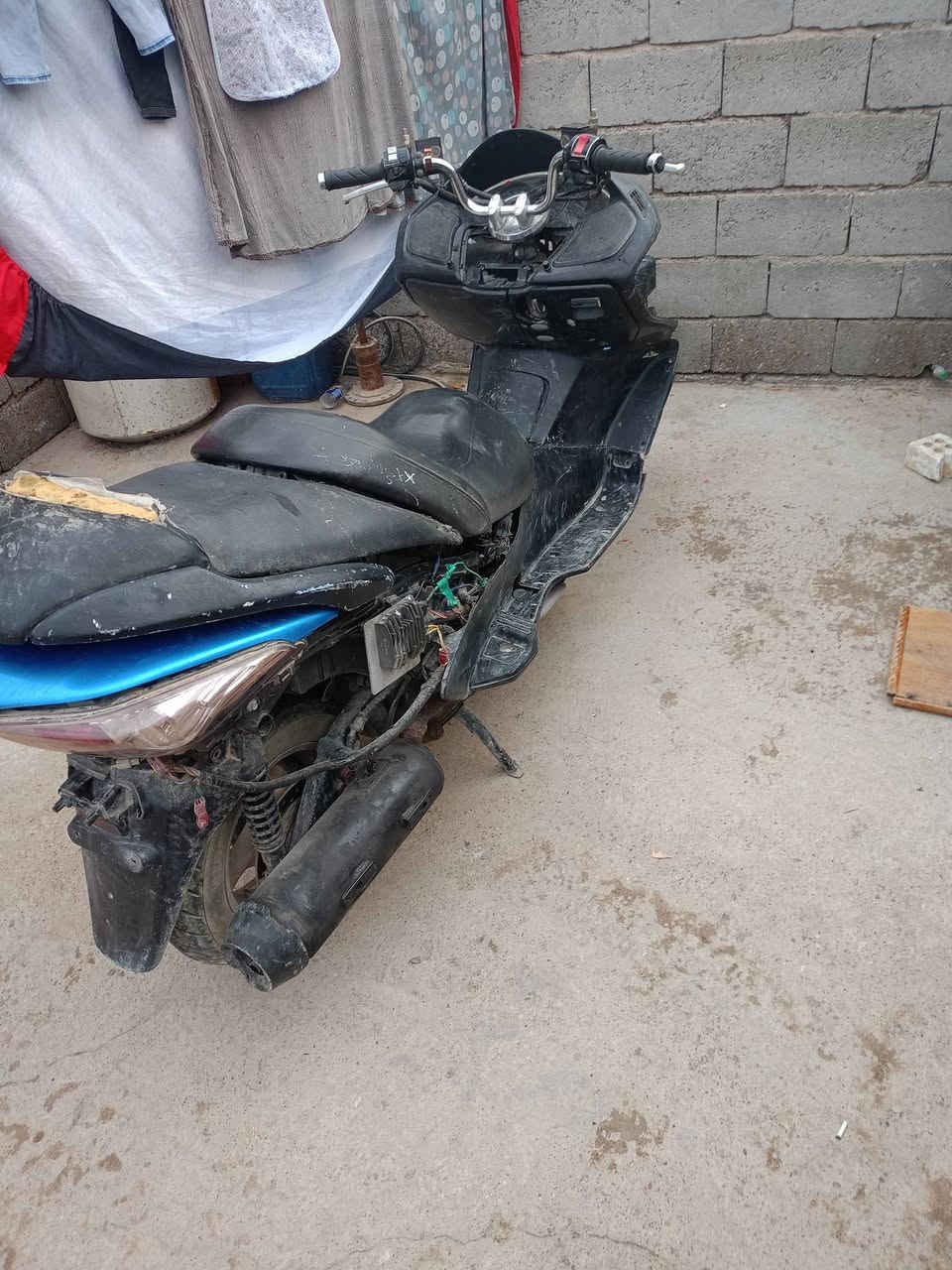 سلام عليكم دراجه فورزا 0/9للبيع مكلوبه  مكينه كفاله بس كفرات مكسره  شغاله ترايك وين متريد مكان النهروان  السعر  350بيهه مجال حك الشراي الرقم ***********
