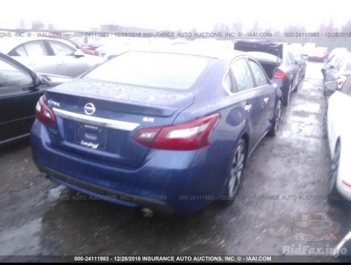 نيسان التيما 2017  sr 
بدون صبغ بدون تبديل وصور الضرر مرفقة  دعاميه فقط. رقم اربيل وسنوية بأسمي. السعر 131 
مكانها كركوك
للاستفسار : *********** كركوك, العراق
