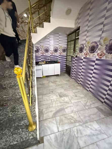 #للايجار في السيديه
🌐بيت مساحه ٨٨ متر نضيف جداً 
💠ثلاث غرف نوم 
💠صاله
💠مطبخ 
💠وخدمات عدد ٢
💠يقع علا شارع عرضه ٢٠ متر
💵 بدل الايجار مليون و100 وبي مجال

📍موقع  شارع الكويتي مميز جداً

⚜️للاستفسار ولتواصل ↘️↘️
***********
