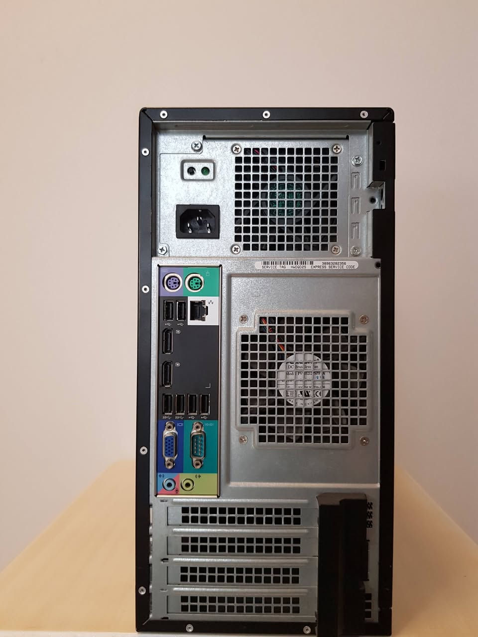 السلام عليكم 
متوفر حاسبة Dell Optiplex 9010 مستخدم 
المواصفات 👇
Cpu: Intel Core I7 
Ram: 8GB 
Hard: HDD 500GB 
يجي وياه شاشة حجم 19 
مع كل الوايرات 
السعر 200 الف 
متوفر خدمة التوصيل الي جميع المحافظات 
***********

***********

