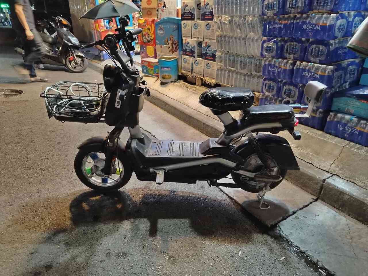 سلام عليكم دراجه شحن حجم ١٤ مواصفات الدراجه🛵 إشارات يمنه يسره شغاله 🛵 سرعه الدراجه حقيقي ٣٥ 🛵 بطاريات اتخيل🛵 تمشيك ٨ كيلوات 🛵شاشه تقرالك سرعه وكيلو متر والشحن 🛵 دراجه استاندين 🛵 قاعده مال موبايل ويه الشمسيه وباقي المواصفات معروفه 🛵  سعر الدراجه ١٩٠ وبيه مجال مكاني   بغداد الطوبجي***********
