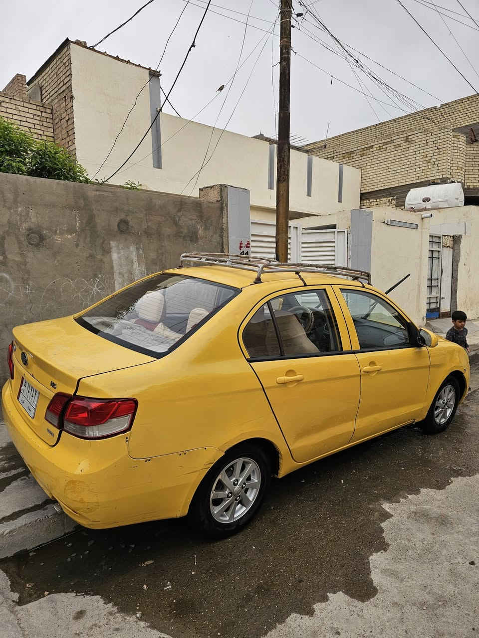 لسلام عليكم اخوان سيارة فاو صيني N5 2016 للبيع السيارة رادلهة ترتيب مكينة خير من الله ما بيهة تبديل بس صبغ الباب الخلفي لبورة الصدر وتبريد نقص غاز وبوري معوج يعني بيك ليك  خفيف وصدرهة كله جديد الله شاهد حتة دبلات امامي جدد بس بيهة طكطكة بل مشط مال استيرن وبس السيارة امانت الله ما موكفتني بشارح ابد نكرة شوكت ما تجيهة السيارة عليهة غرامات 3ملاين ولهيئة مصفرة اني ابيع السيارة ومالي علاقة بل غرامات السيارة بسم ابن عمي رايدهة ب20ورقة وبيهة مجال قليل هاذة رقمي ***********خابر ودلل العنوان بغداد زيونة مجاور مول دريم ستي
