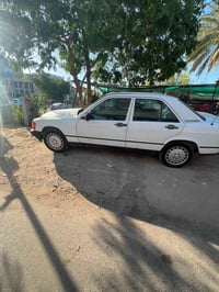 ‏سلام عليكم سيارة Mercedes 190 طيارين للبيع محور بطة اثنين ونص السعر ع...
