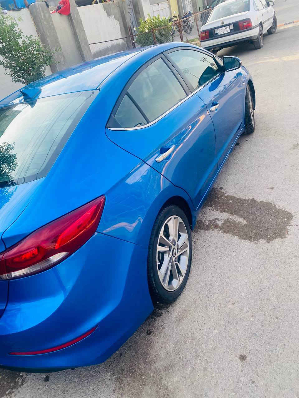 النتره ٢٠١٧لمتد  كشنات كهرباء تدفئه اشاير بلمري شاشه كبيره وشاشه اعطال  مري نقطه عمياء كامره دواره ويل ١٧ بصمه ابواب وتشغيال ٣ انضمه قياده يرادت كروم  وبقيه الموصفات بل لمتد السعر ب ١٢٨ رادار امي خلفي  ماشيه ٩٦ المكان بغداد العبيدي. الرقم ***********
