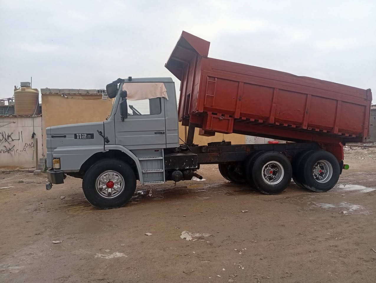 سلام عليكم البيع سكانيه 112 بسمي رقم نكليزي سنويه 30 محرك كير مكولات شاصي بي فطر السعر 110 وبيه مجال العنوان البصره الزبير مراوس بسياره حسب القناعه رقم الهاتف ***********
