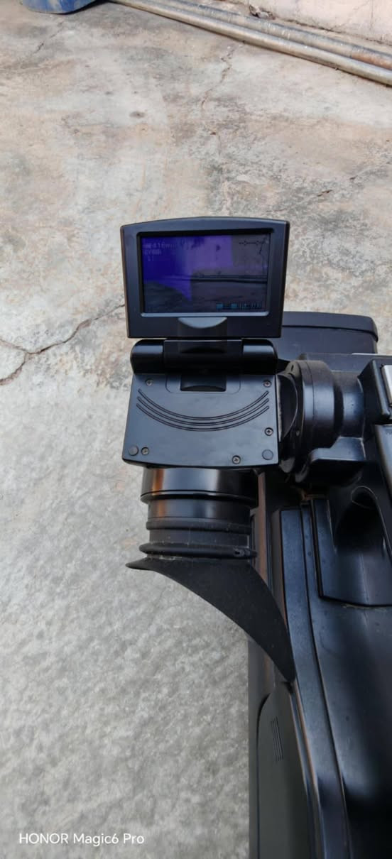 كاميرا سوني اج دي 1000 نظيفة جدا خاصه بتصوير الاعراس والمناسبات نظام كاسيت 4ملم  قيم وخذ  ..... رقم الهاتف ***********
