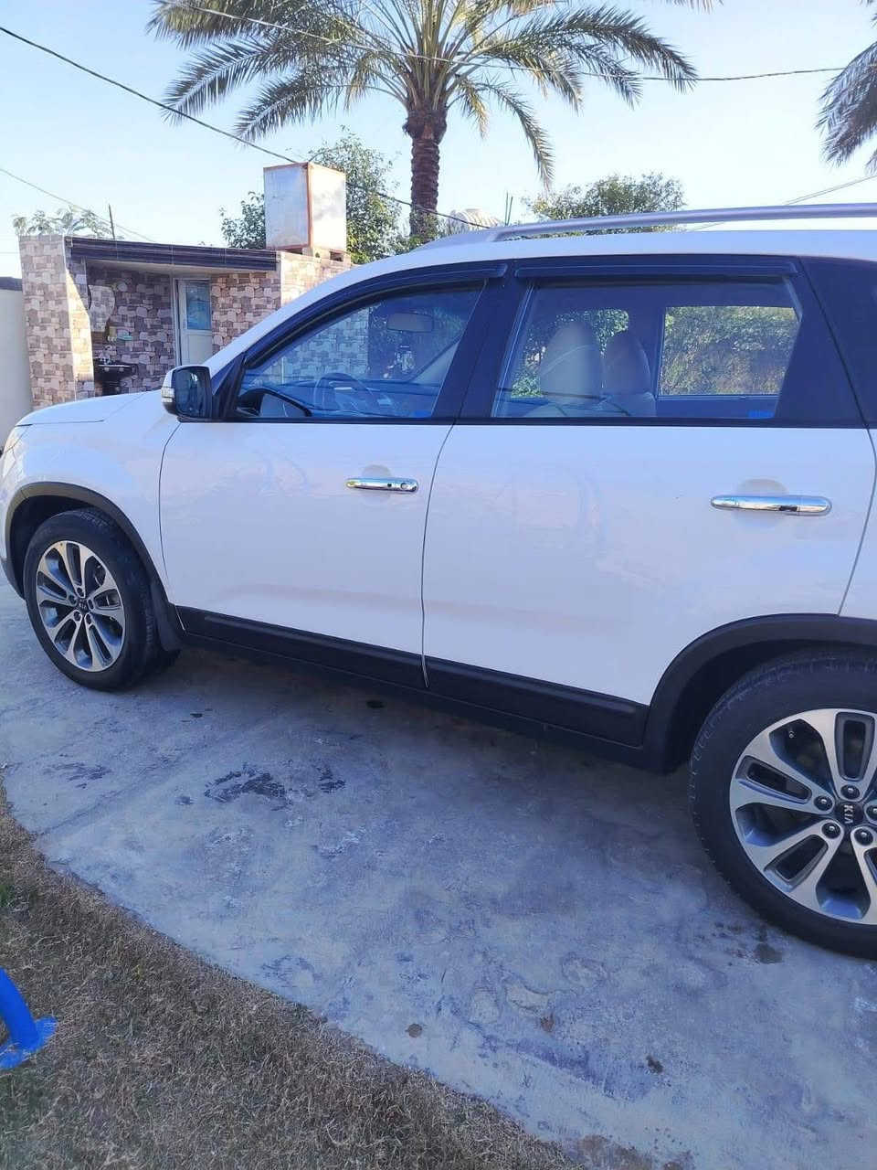 السلام عليكم
للبيع سورنتو موديل 2015 رقم بغداد مكفولة كفالة عامة عدا الضربة البسيطة كما موضح في الصورة مبدلة قطعه وكالة نضافة فول ماشية 198 الف  
للاستفسار ***********
