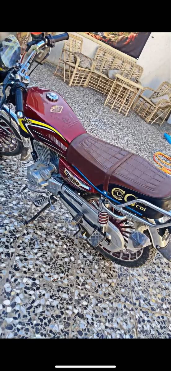 سلام عليكم دراجه ايراني سيفان 2025الاصلي وليش التقليد دراجه كير مكينه كهربائيات مكفوله حجم المحرك 200ccبس ناقصهة عداد سرعه فقط دراجه بصمه وسويج عداد ثنين السعر 850وبيهة مجال العنوان الشعب الرقم ***********
