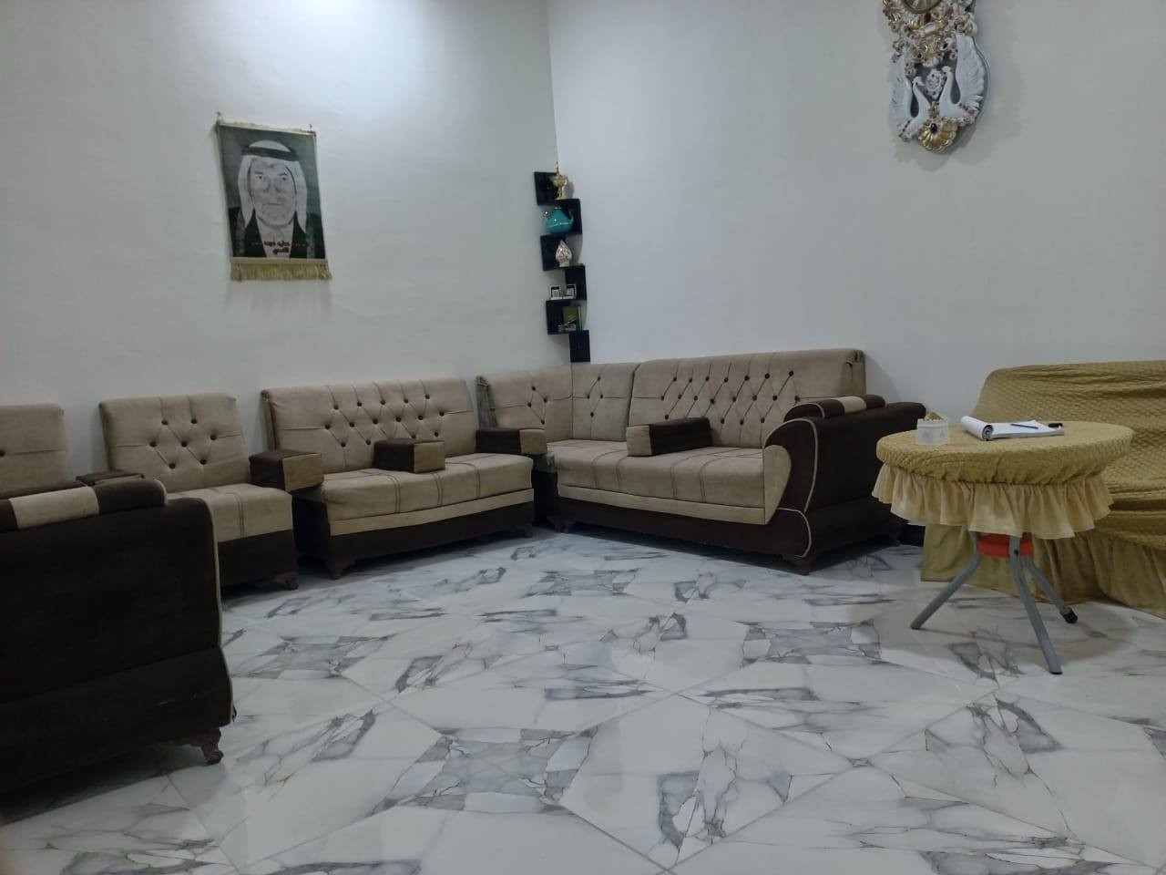 بيت للبيع مساحه 160م يحتوي على غرفتين  وستقبال وصاله ومطبخ  وصحيات بناء بلوك  البيت كله جاهز مابي نقص العنوان شط العرب منطقه اليوبه شارع  الملعب قرب مدرسه الصقر . جميع الخدمات متوفره السعر 75 وبي مجال قليل***********
