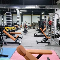 هذا القاعه للبيع للاستفسارمع هذا القم 07504396823