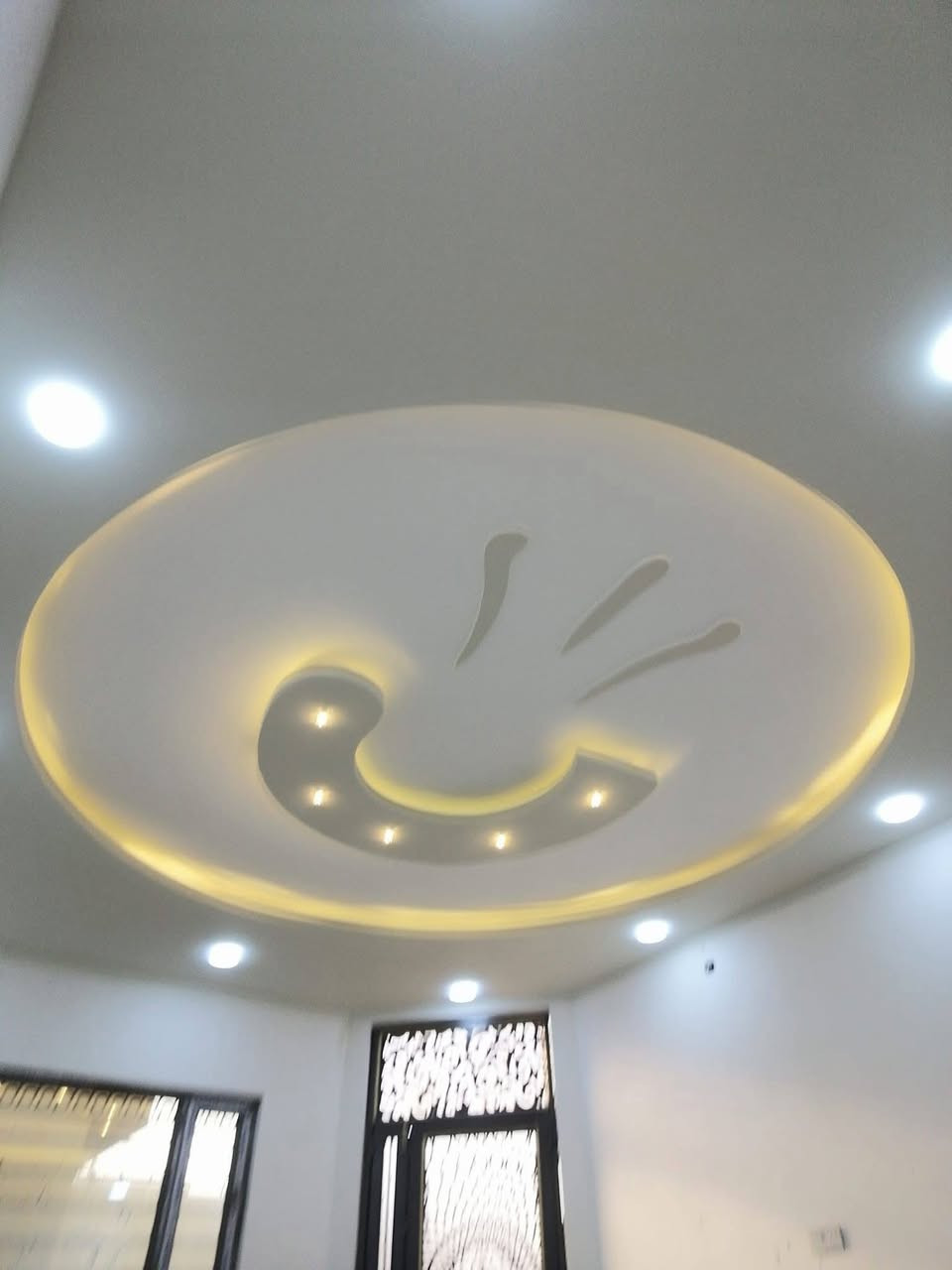 فلات ب 10 دولارات حزام 12 دولار كريستو عمل الاستفسار اتصل على الرقم ***********
