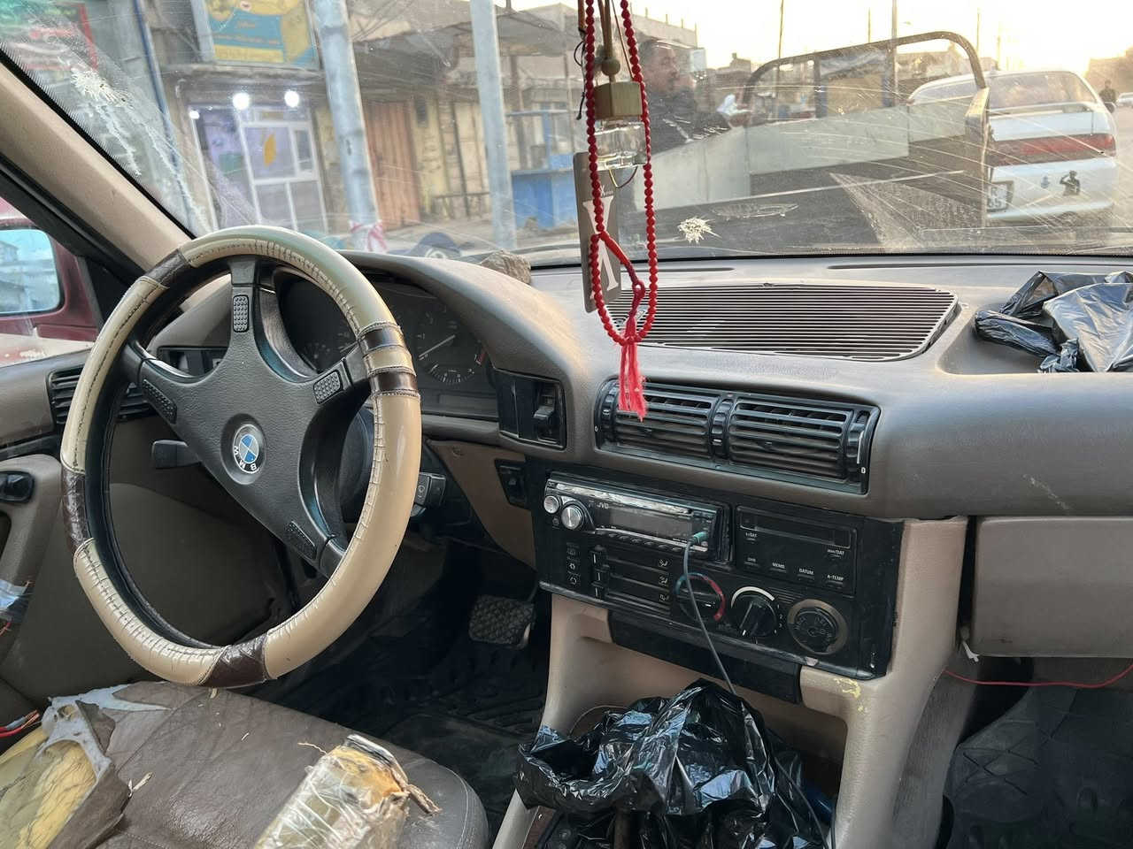 سياره للبيع بيم موديل 92 تخم تاير حداديه جدد محور مكينه وكير 3000السعر 45وبيه مجال للطيبين المكان البصره للستفسار اتصل ***********
