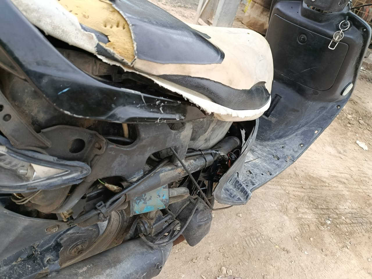 سلام عليكم دراجه فراشه فحل لبيع سلف هندر كله يشتغل مكينه خرسه مال جناي المكان ديوانيه قضاء الشامية رقم الهاتف ***********  سعر ٣٠٠ بيه مجال
