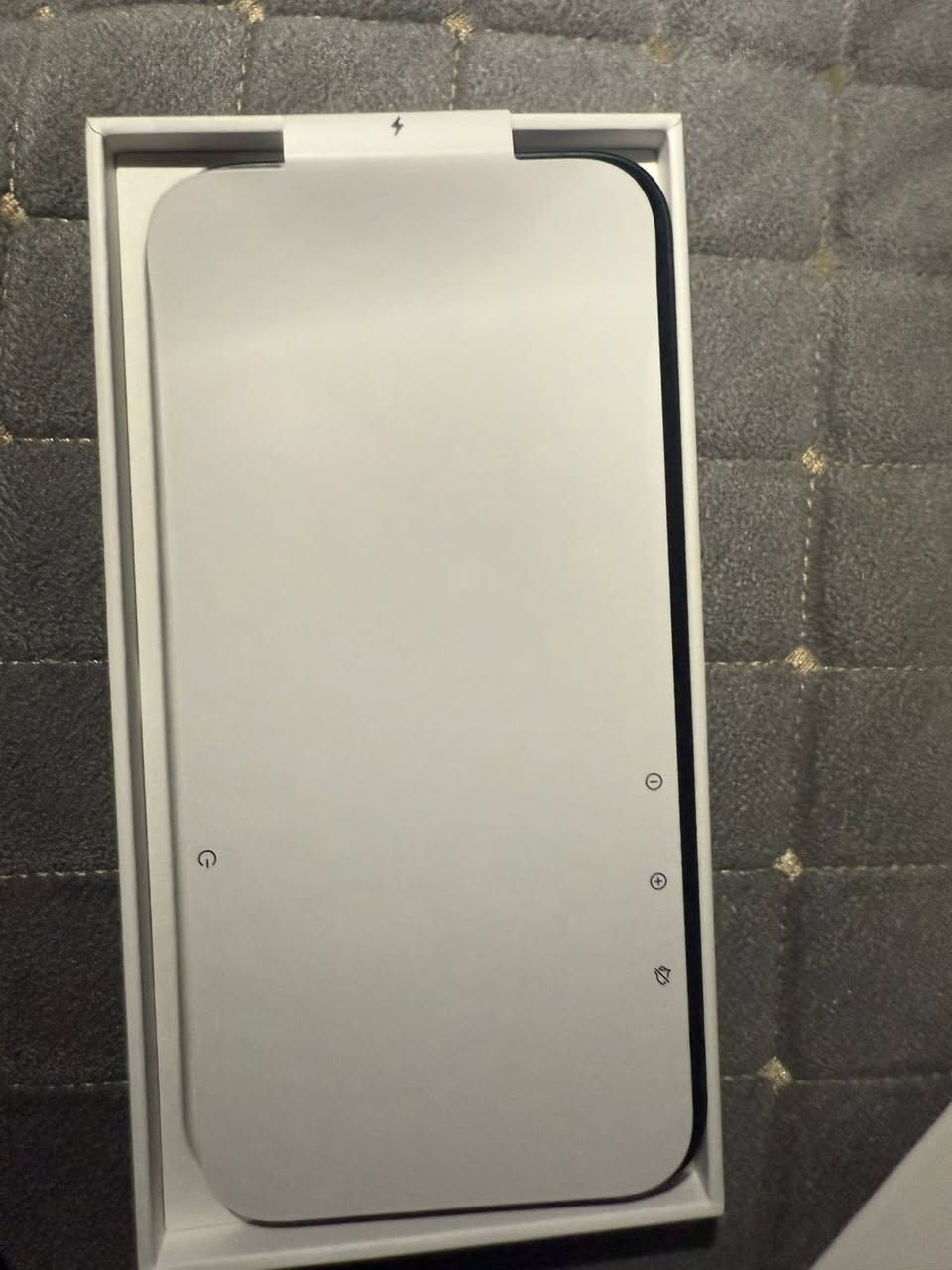 إيفون 14 جديد مساحة 128 شرق الاواسط ضمانه سبوع سعره 700 قفله عنوان بغداد جميلة رقم ***********
